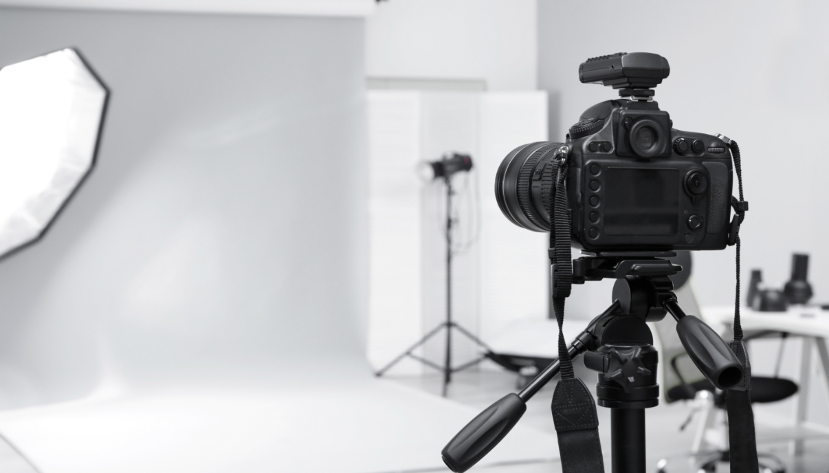 撮影スタジオを自社保有しビジュアル表現を内製できる体制