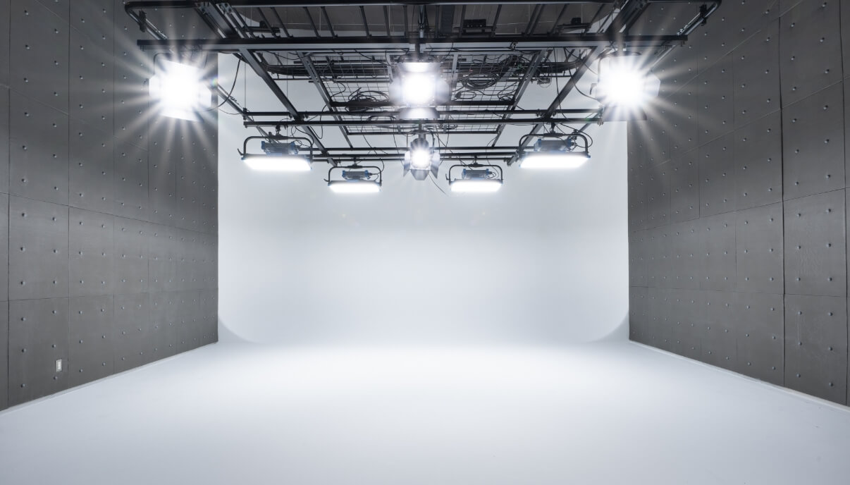 自社スタジオ・撮影機材を完備