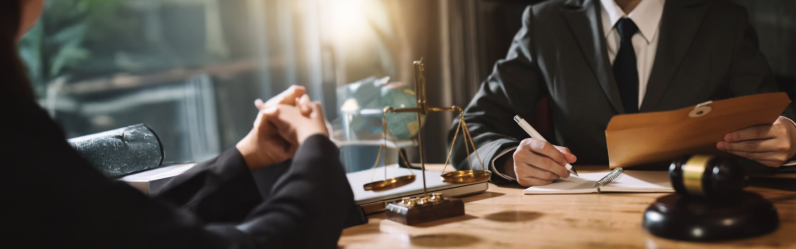 士業（弁護士・税理士・行政書士）の動画制作サービス