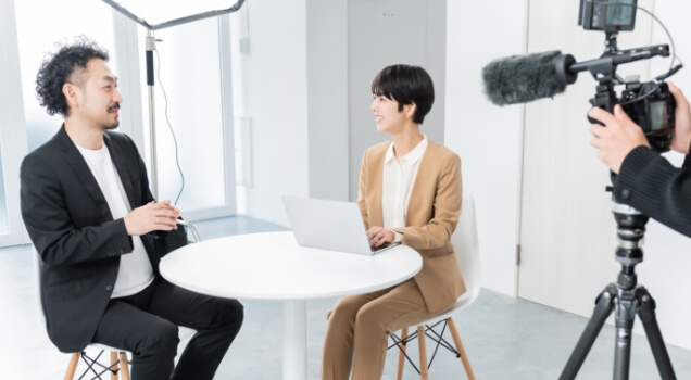 先輩社員の声を映像掲載